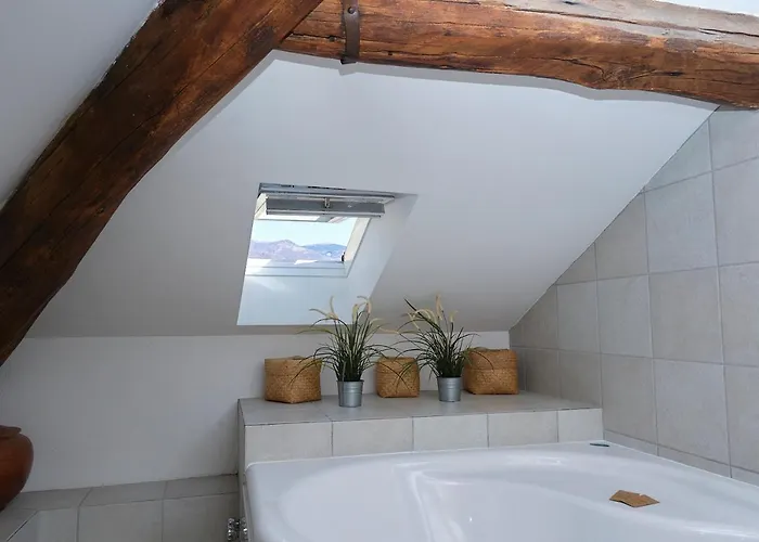 Cozy On The - The House Of Travelers Brienno