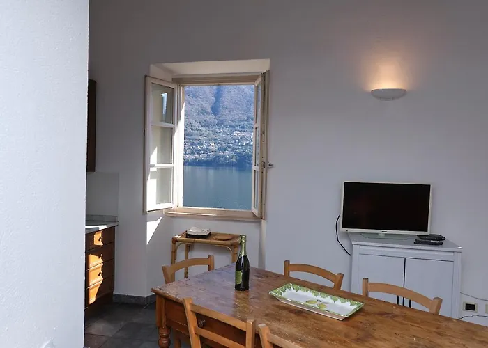 Cozy On The - The House Of Travelers Brienno